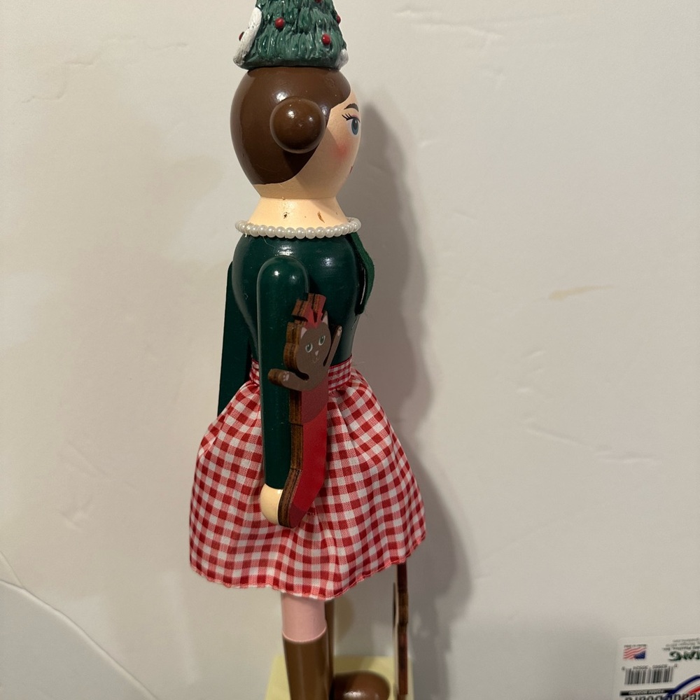 Cat lady nutcracker - Picture 2 of 8
